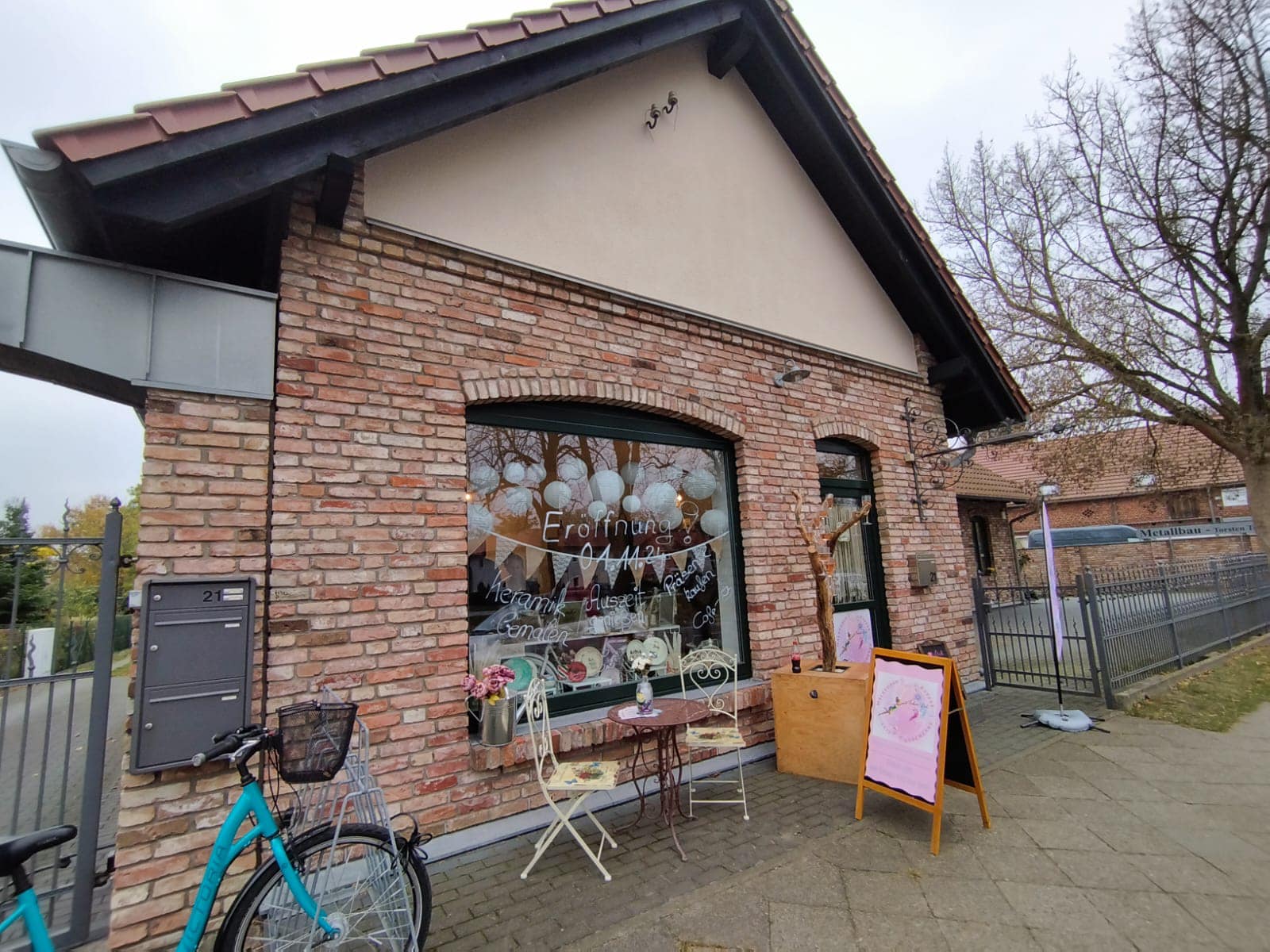 Tinker-Zeit-Gebäudevonaußen Tinker-Zeit Keramikstudio Neuenhagen